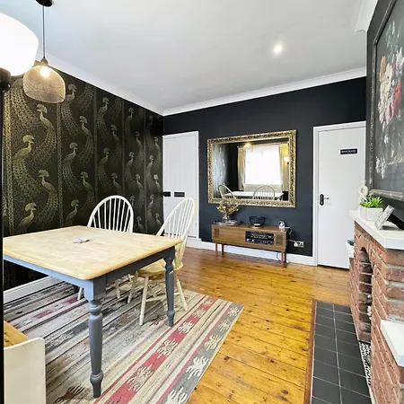 Stylish And Cosy In The Heart Of בית נופש *