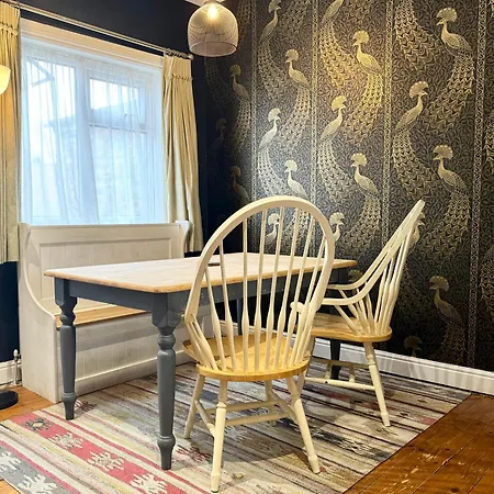 בית נופש Stylish And Cosy In The Heart Of