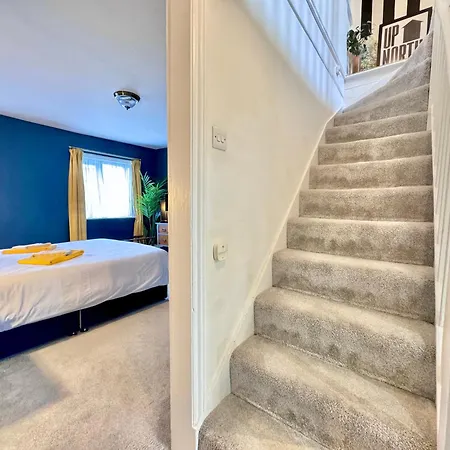 Stylish And Cosy In The Heart Of מאלטון