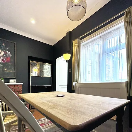 בית נופש Stylish And Cosy In The Heart Of